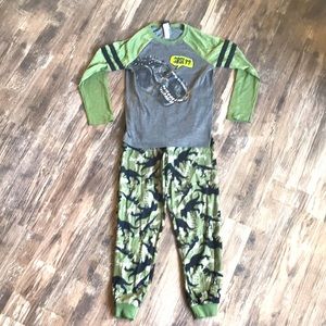Jelli Fish kids matching set pajamas. L/G (10/12).